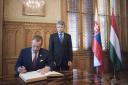 Beírás a vendégkönyvbe - Signing the Guestbook